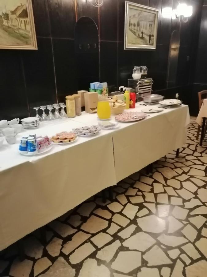 Sulentic Sobe I Restoran Acomodação com café da manhã Virovitica Exterior foto